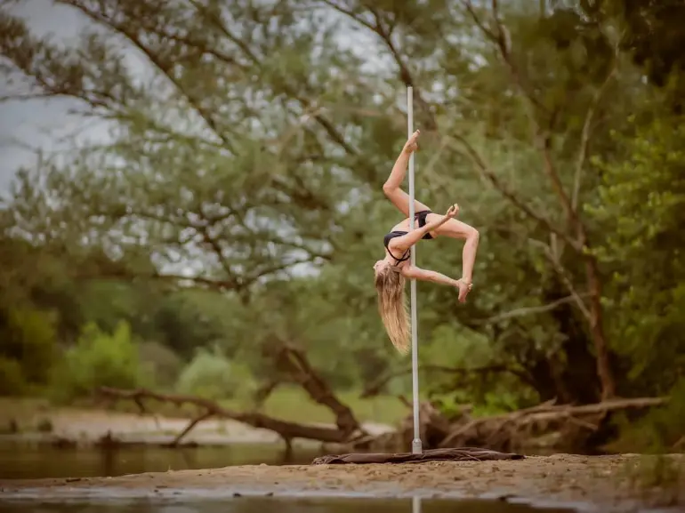 POLE HARMONY Orléans pole dance